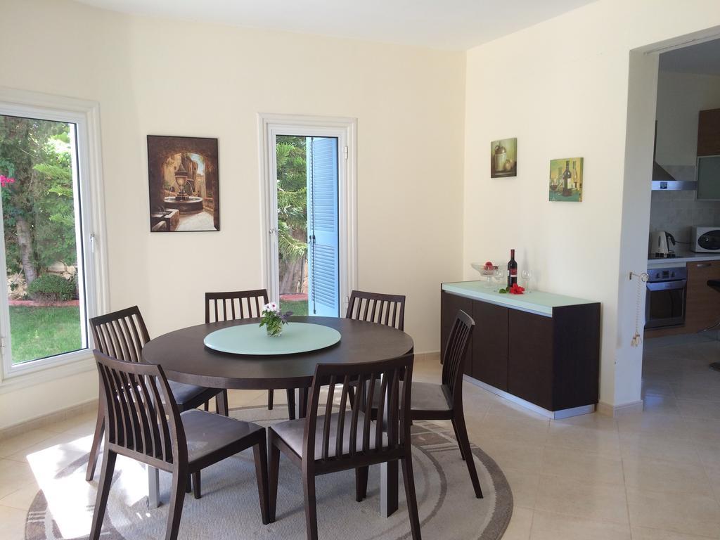 Villa Riverside Polis Rom bilde